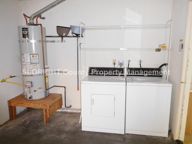 Building Photo - AVAILABLE NOVEMBER - Charming Los Osos Hom...