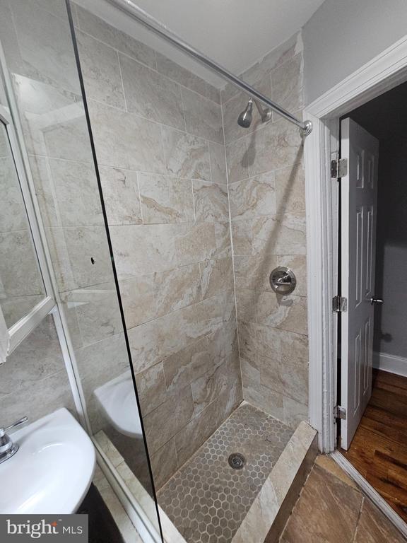 Building Photo - 1528 W Oakdale St