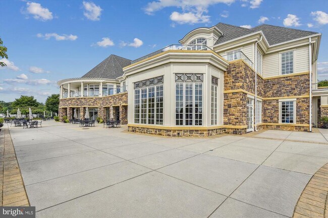 Building Photo - 657 Peace Chance Dr