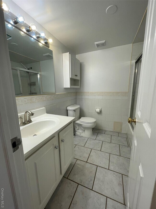 Building Photo - 139 S Broadway