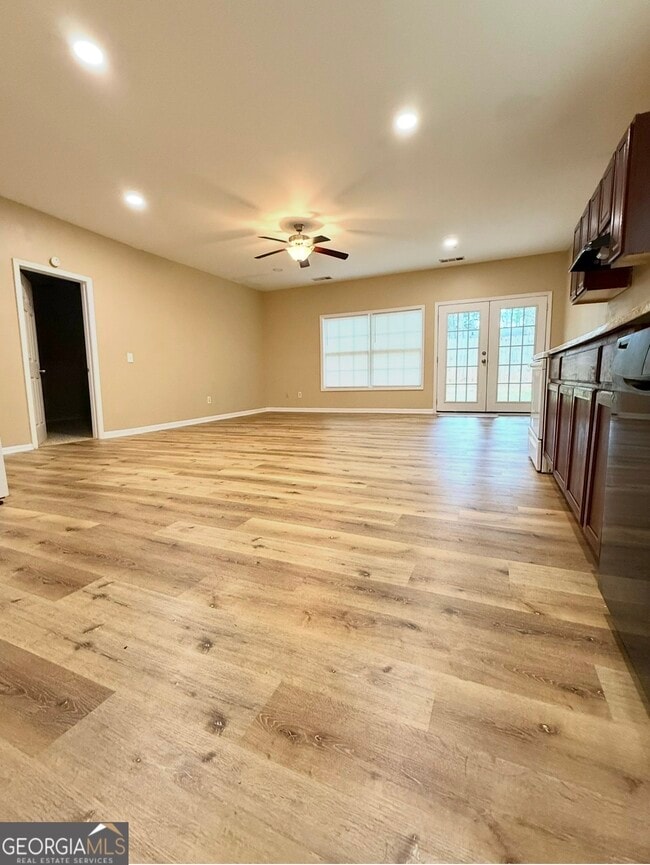 Building Photo - 4831 Oak Path