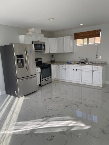 Primary Photo - 10310 Montgomery Ave