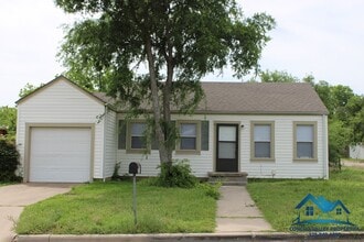 Building Photo - For Rent - 2 Bed/ 1 Bath Home in Santa Rita