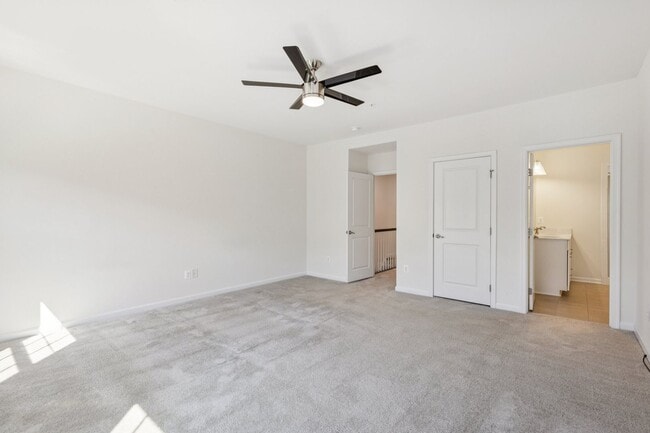 Building Photo - Welcome to this stunning 3-bedroom, 2.5-ba...