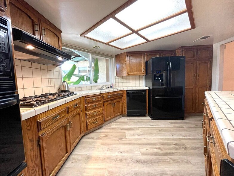 Building Photo - 5808 Dorset Dr