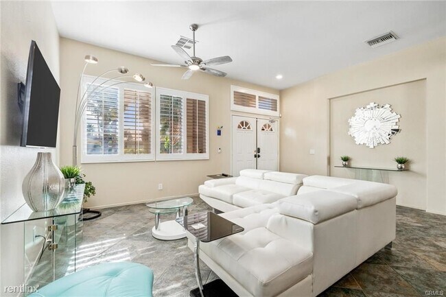 Building Photo - 4 br, 2.5 bath House - 3380 N Avenida San ...