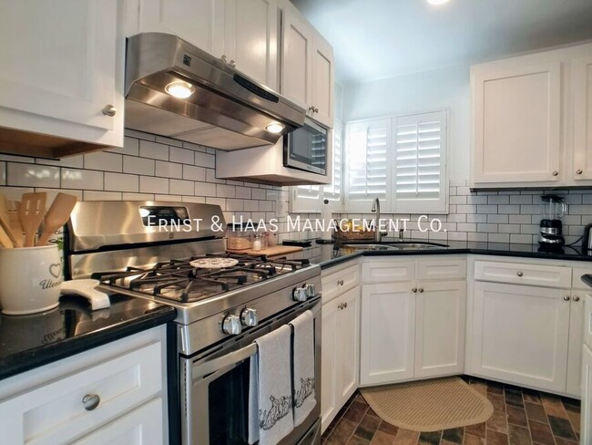 Building Photo - Beautifully Remodeled 2 Bedroom Lakewood H...