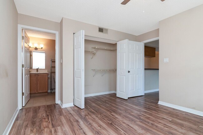 Building Photo - 221 Lake Brook Cir