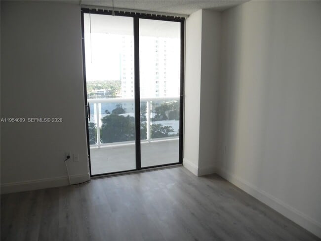 Building Photo - 20505 E Country Club Dr