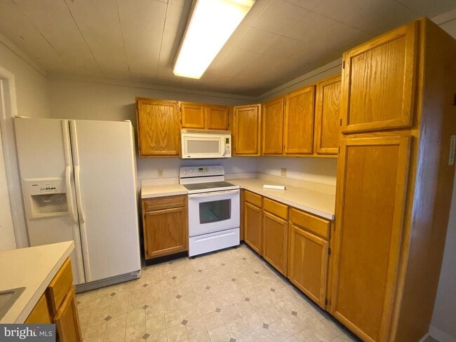 Building Photo - 2063 Hill Rd