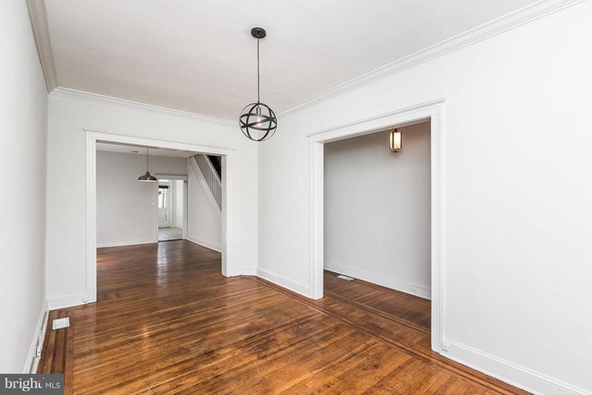 Building Photo - 2 Bedroom Plus Den in a GREAT AREA