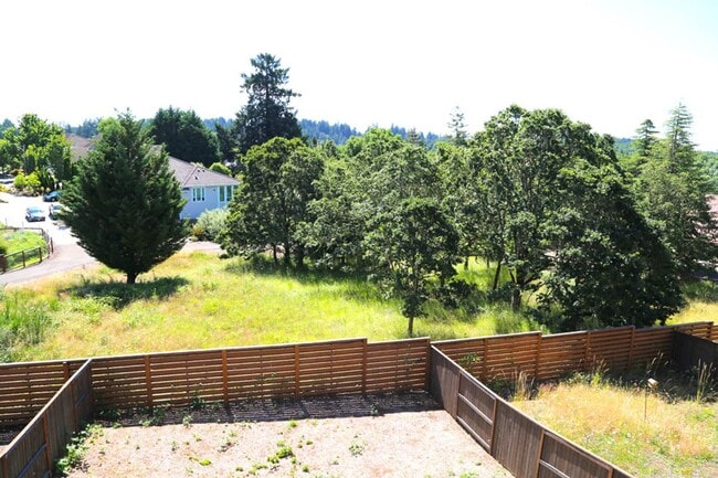 Building Photo - Short Term Leases! Furnished, Low Maintenance, Sweeping Views