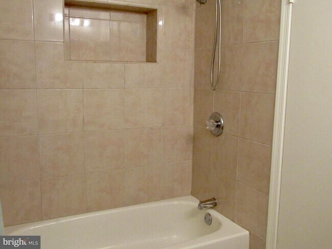 Building Photo - 14 Tivoli Lake Ct