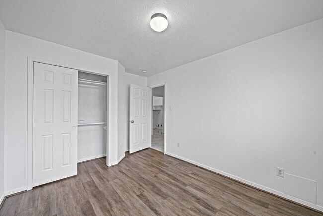 Building Photo - 8131 Golden Trace Ct