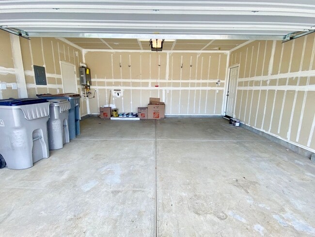 Building Photo - ALMOST NEW, UNIQUE 4 BEDROOM, 3 BATH, 2 CA...