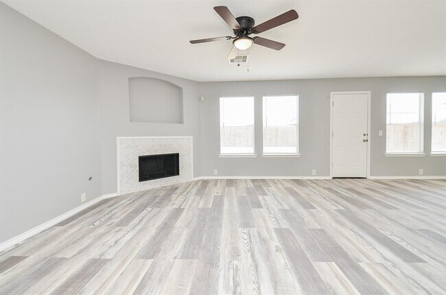 Building Photo - 20131 Larkspur Landing