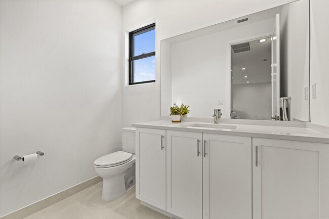 Building Photo - 12884 Wingspan Ct