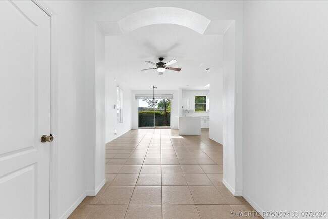 Building Photo - 402 Seminole Palms Dr