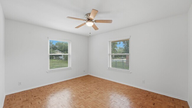 Building Photo - Beautiful Home on Nearly an Acre in Helotes with Pool, Office & No HOA
