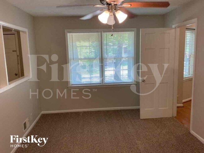 Building Photo - 557 Rock Shadow Ct