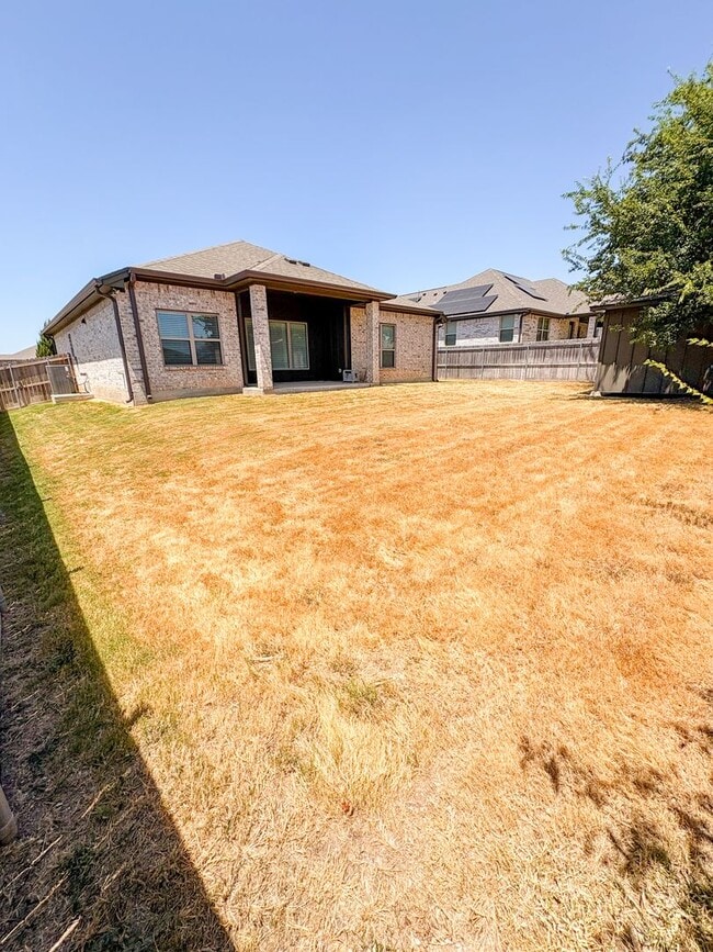 Building Photo - 701 Juniper Dr