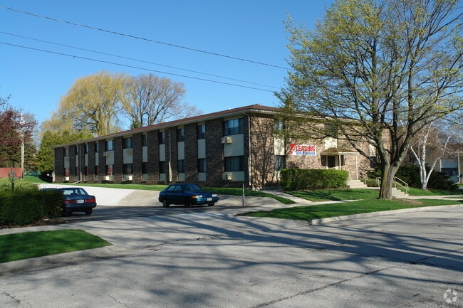 Primary Photo - Lakeshore North Apartments