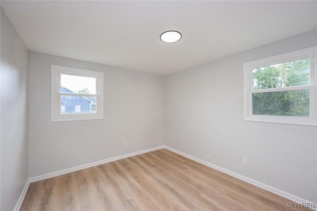 Building Photo - 862 Falcon Dr