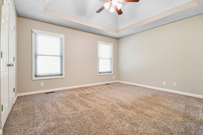 Building Photo - Pet Friendly Three Bedroom with Bonus!