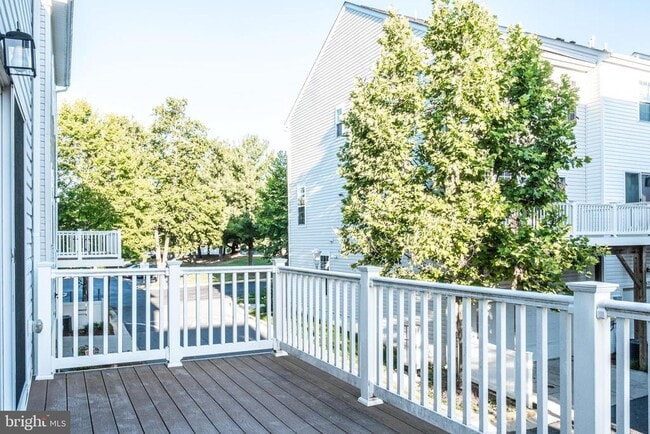 Building Photo - 3541 Woodlake Dr