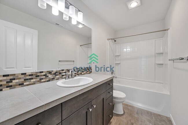 Building Photo - Bothell 5BR 3Bath-on a quiet neighborhood with smart upgrades + EV charging