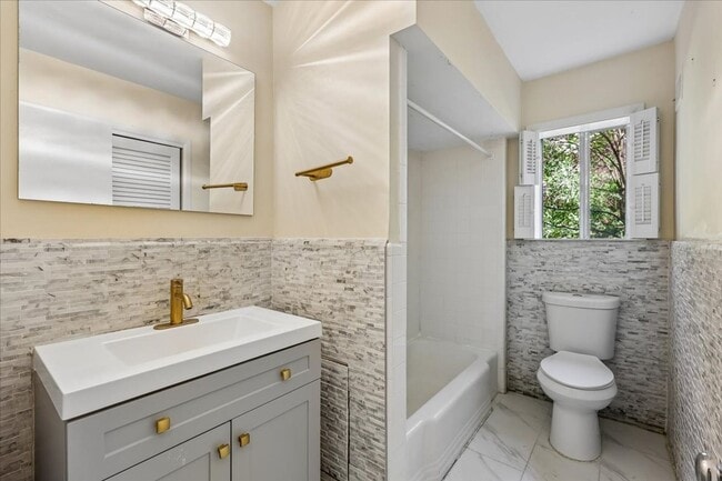 Building Photo - Bright & Stylish 2BR/1BA Condo in Sought-After Sumner Court in Bethesda