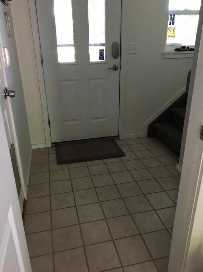 Building Photo - Adorable 2 bed/2 bath home in Southwest Lo...