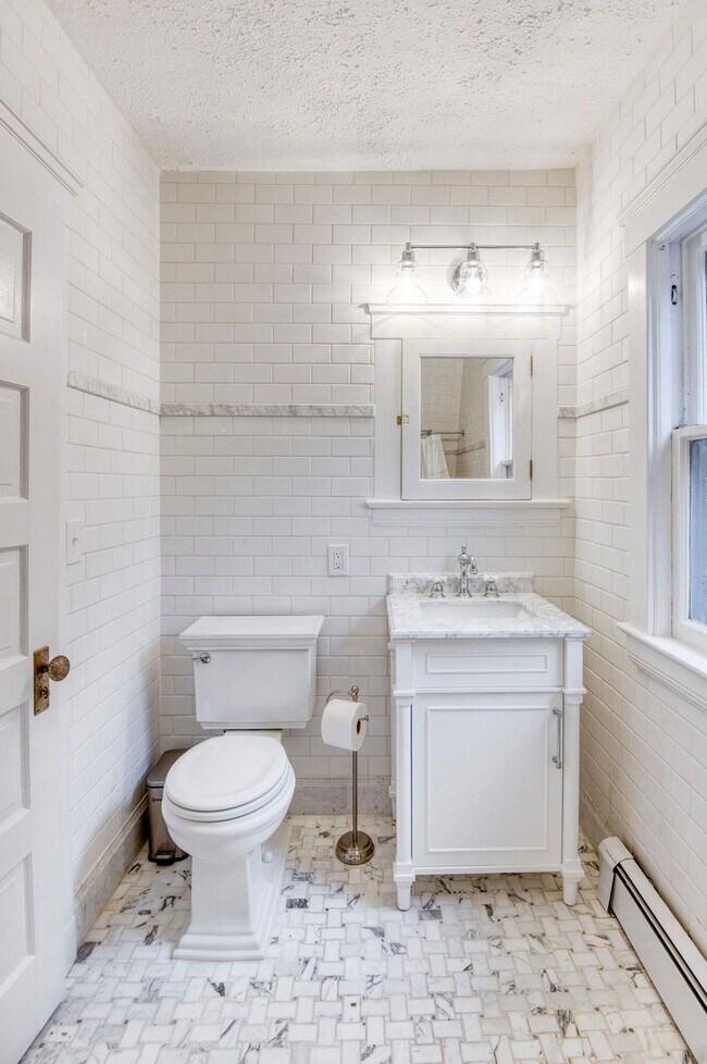 Building Photo - 3073 Fairmount Blvd