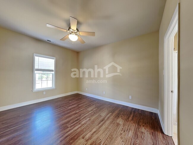 Building Photo - 220 Ash Dr