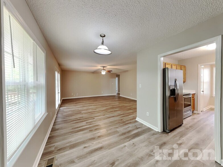 Building Photo - 1209 Woodbriar St