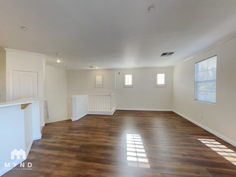 Building Photo - 495 Westminster Hall Ave