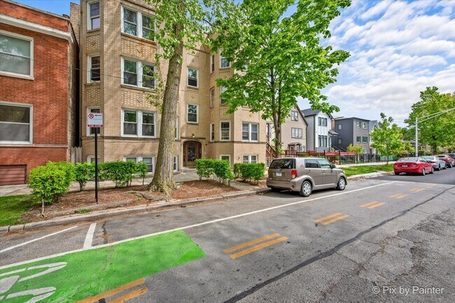 Building Photo - 2252 W Winnemac Ave