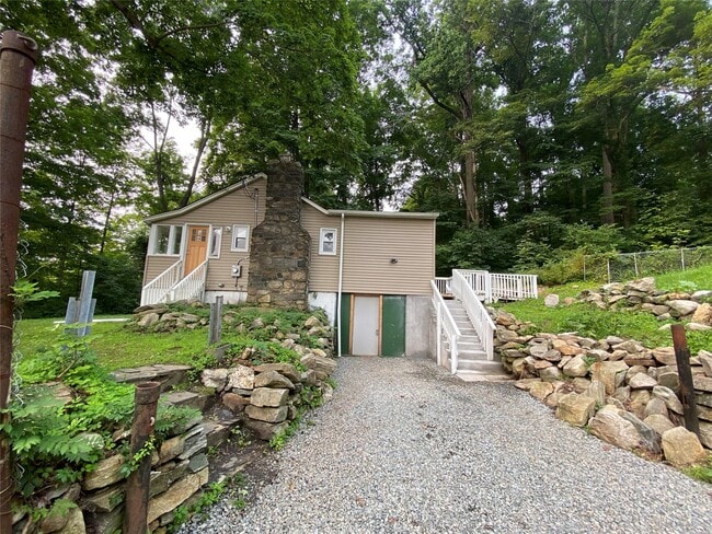 Primary Photo - 23 Barrett Hill Rd