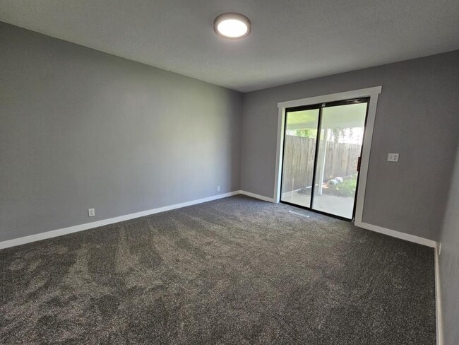 Building Photo - 190 W 2050 N