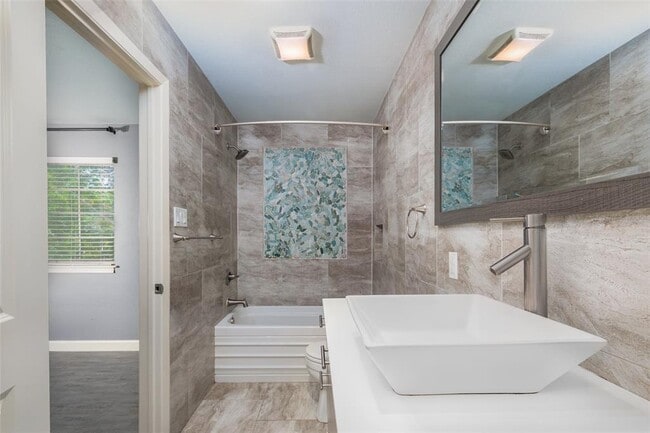 Building Photo - 802 Prince Valiant Dr