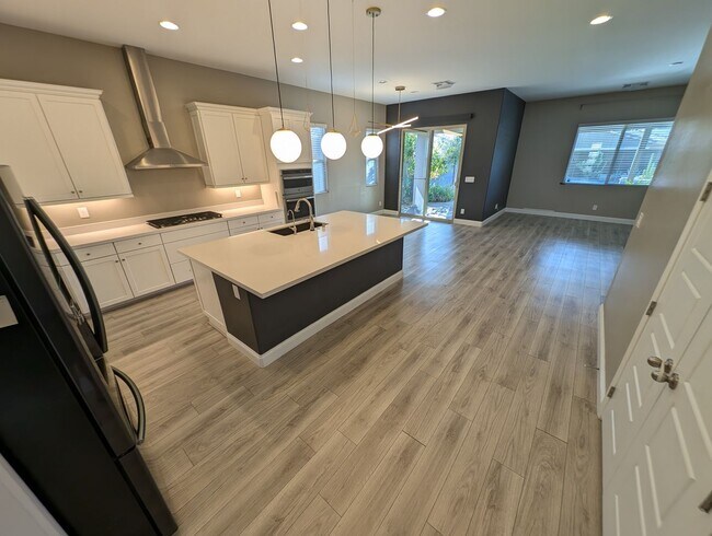 Building Photo - 4535 Herbert River Ave