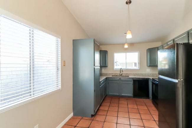 Building Photo - 1808 W Curry Dr