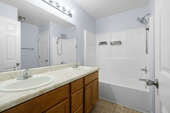 Building Photo - 504 Luxury Dr