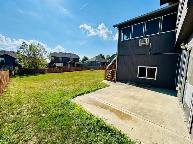 Building Photo - {20067} Custom Built Home in Woodland Mano...
