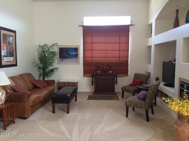 Building Photo - 5715 E la Privada Dr