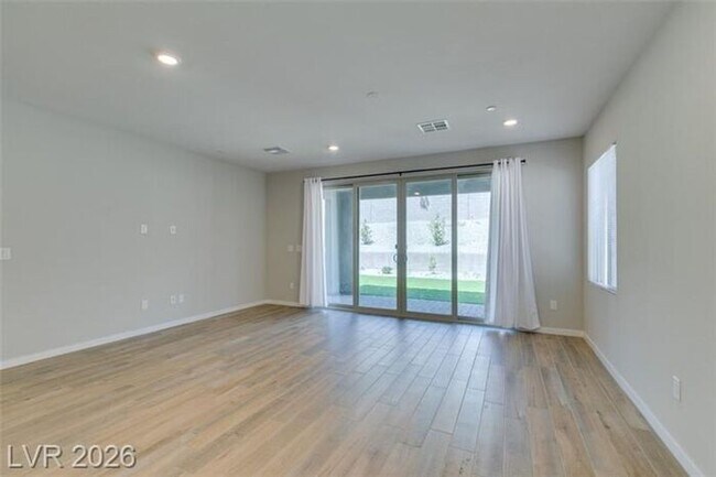 Building Photo - BEAUTIFUL 4 BEDROOM PROPERTY IN GATED COMMUNITY!