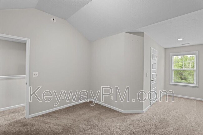 Building Photo - 1043 Linsmore Ave