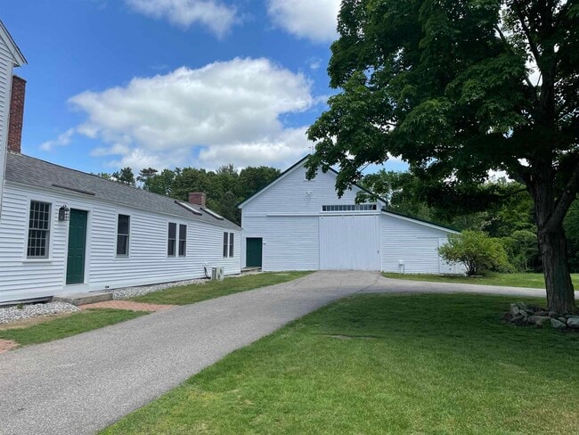 Building Photo - 454 Main St