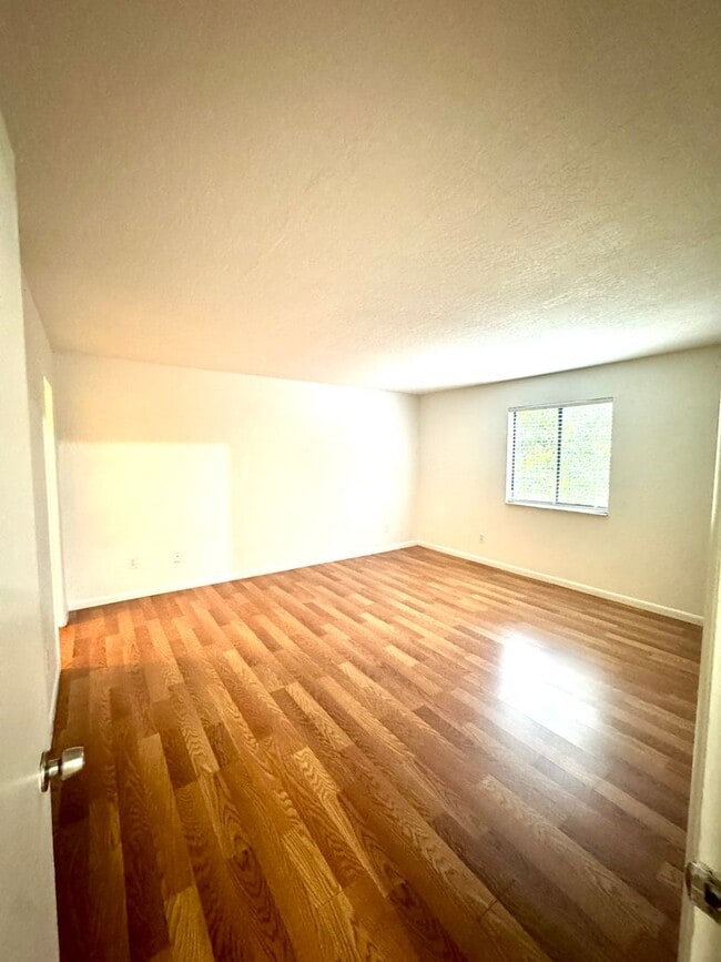 Building Photo - Spacious Ground-Floor 2-Bed/2-Bath Condo in Gated Community!