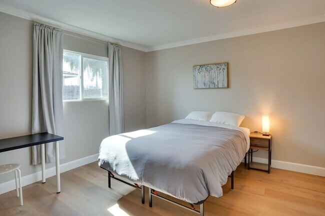 Building Photo - 3901 W Compton Ave